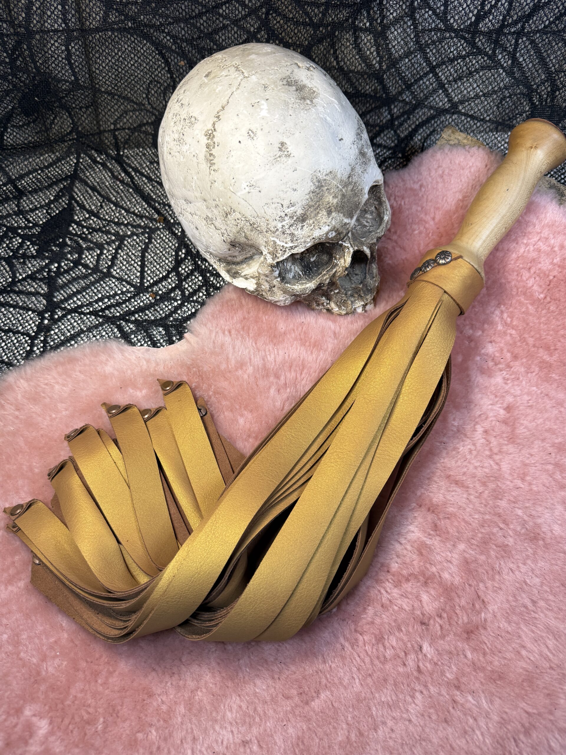 The Copper Countess flogger with character handle