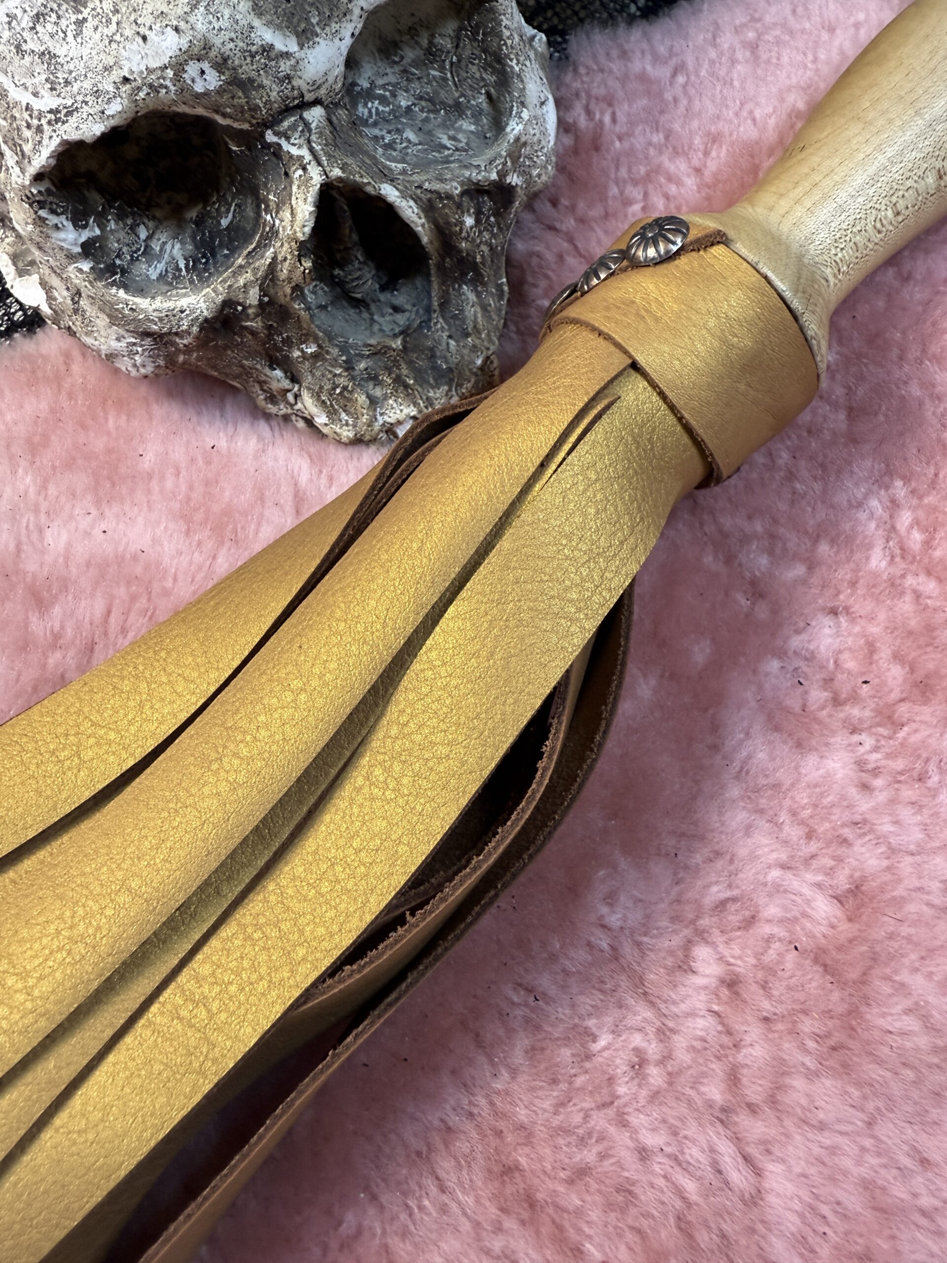 The Copper Countess flogger with character handle - Image 4