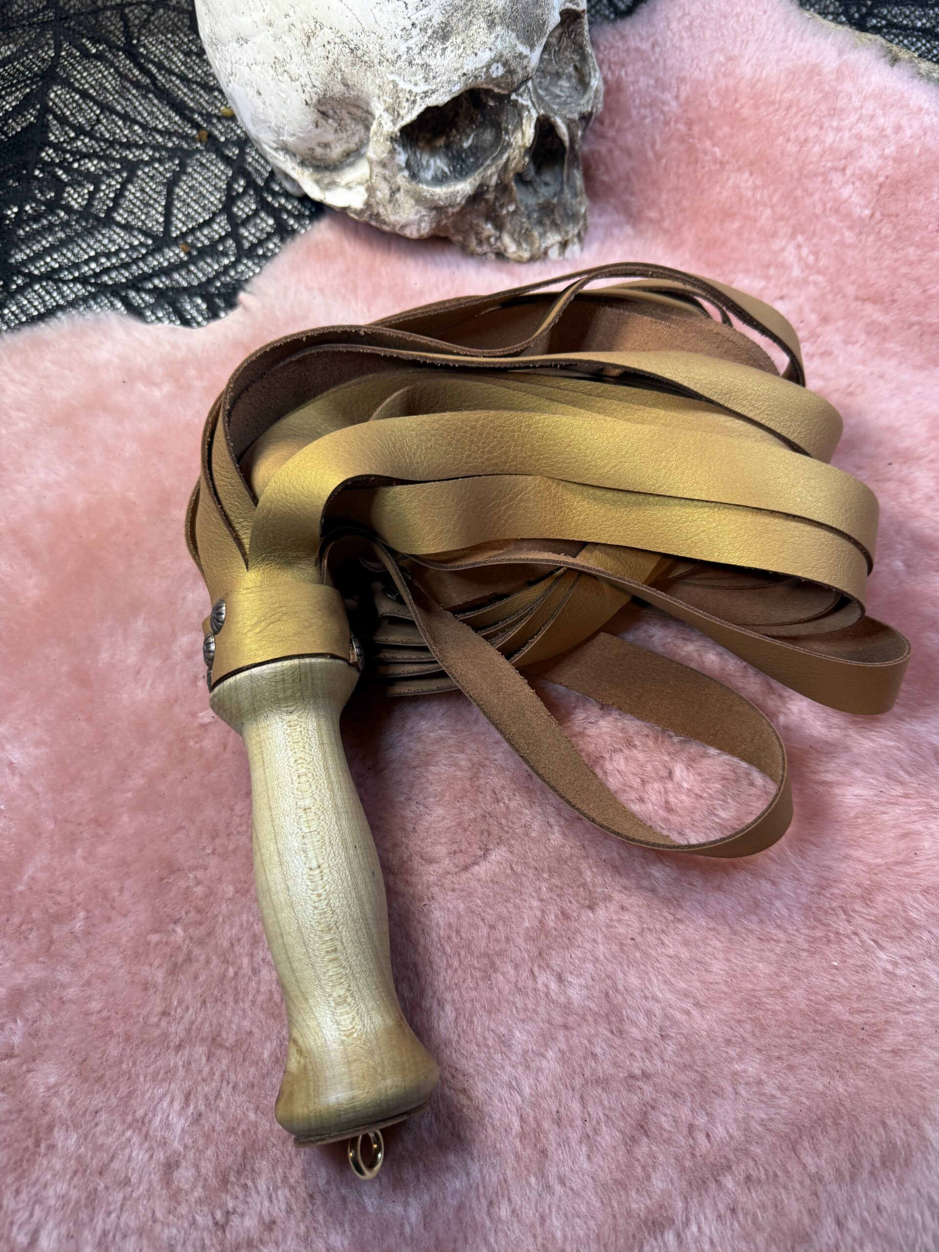 The Copper Countess flogger with character handle - Image 2