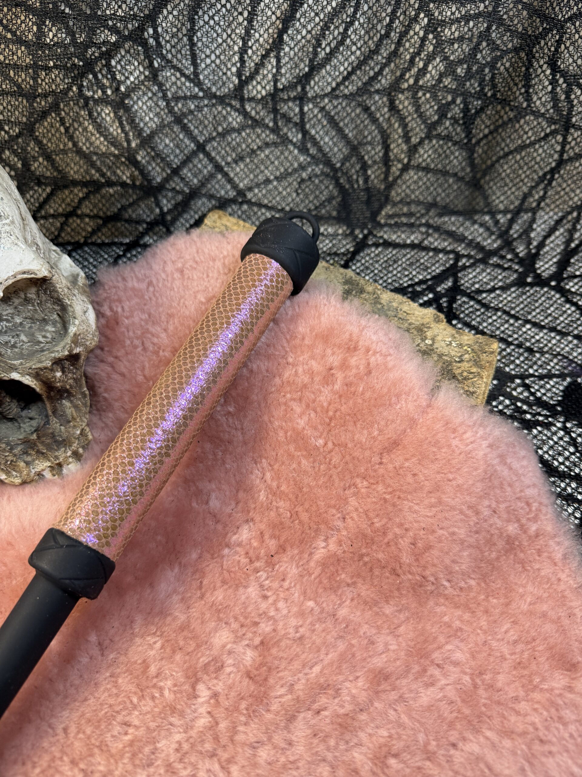 Holographic leather wrapped handle rubber whip - Image 4