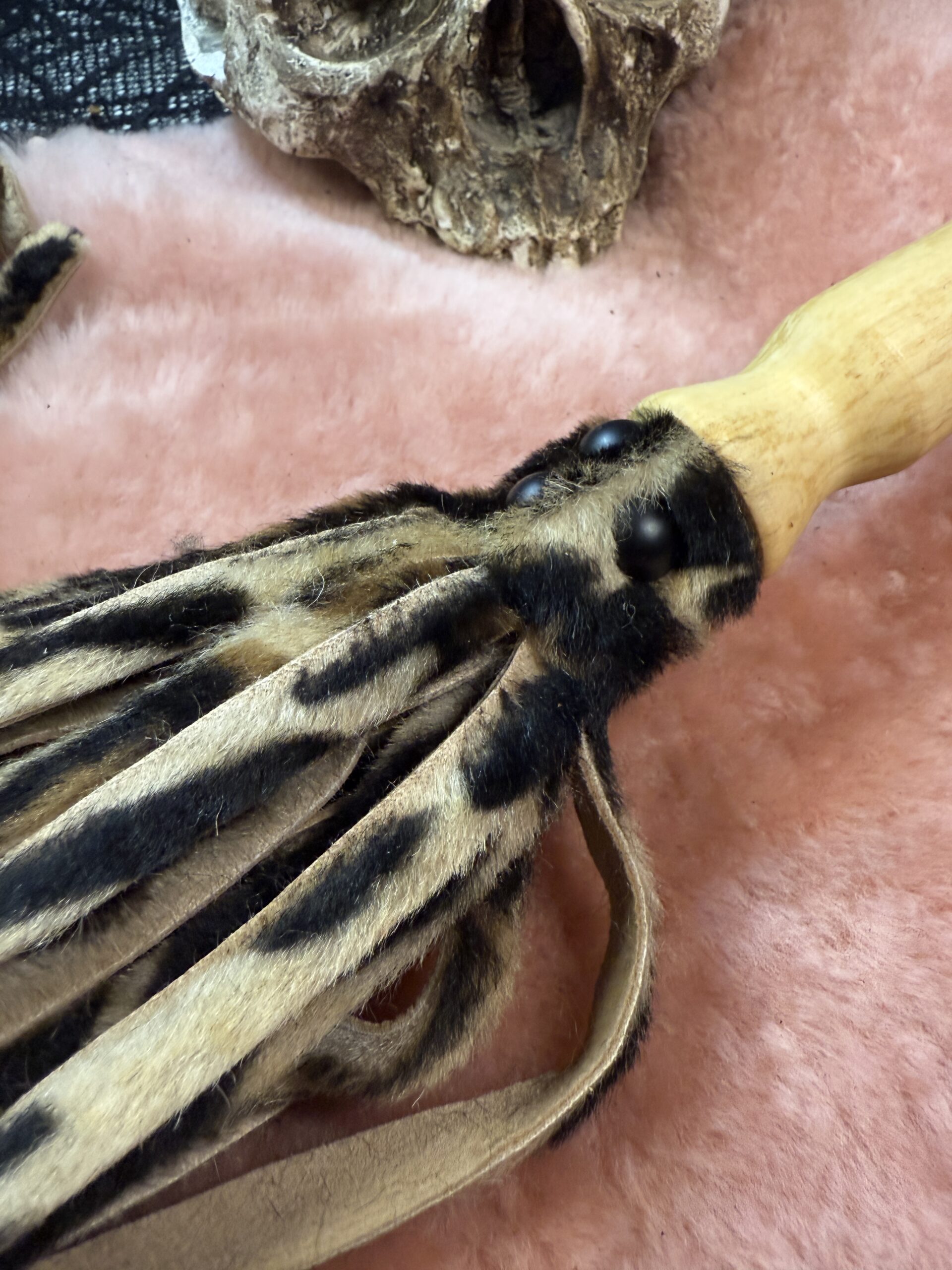 Luscious Leopard flogger with character reclaimed handle - Image 4