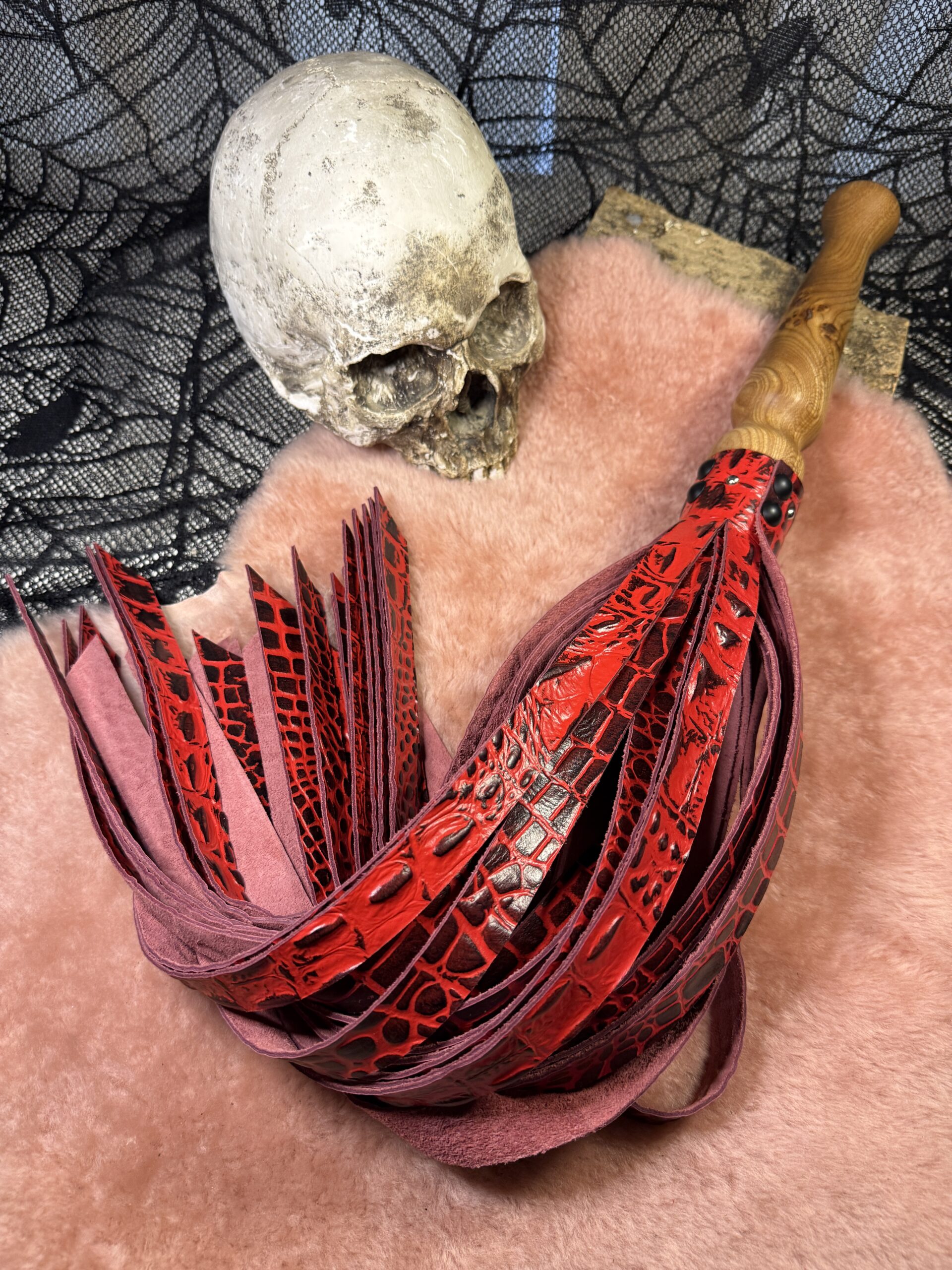 Gatorblood- flogger with hand turned handle