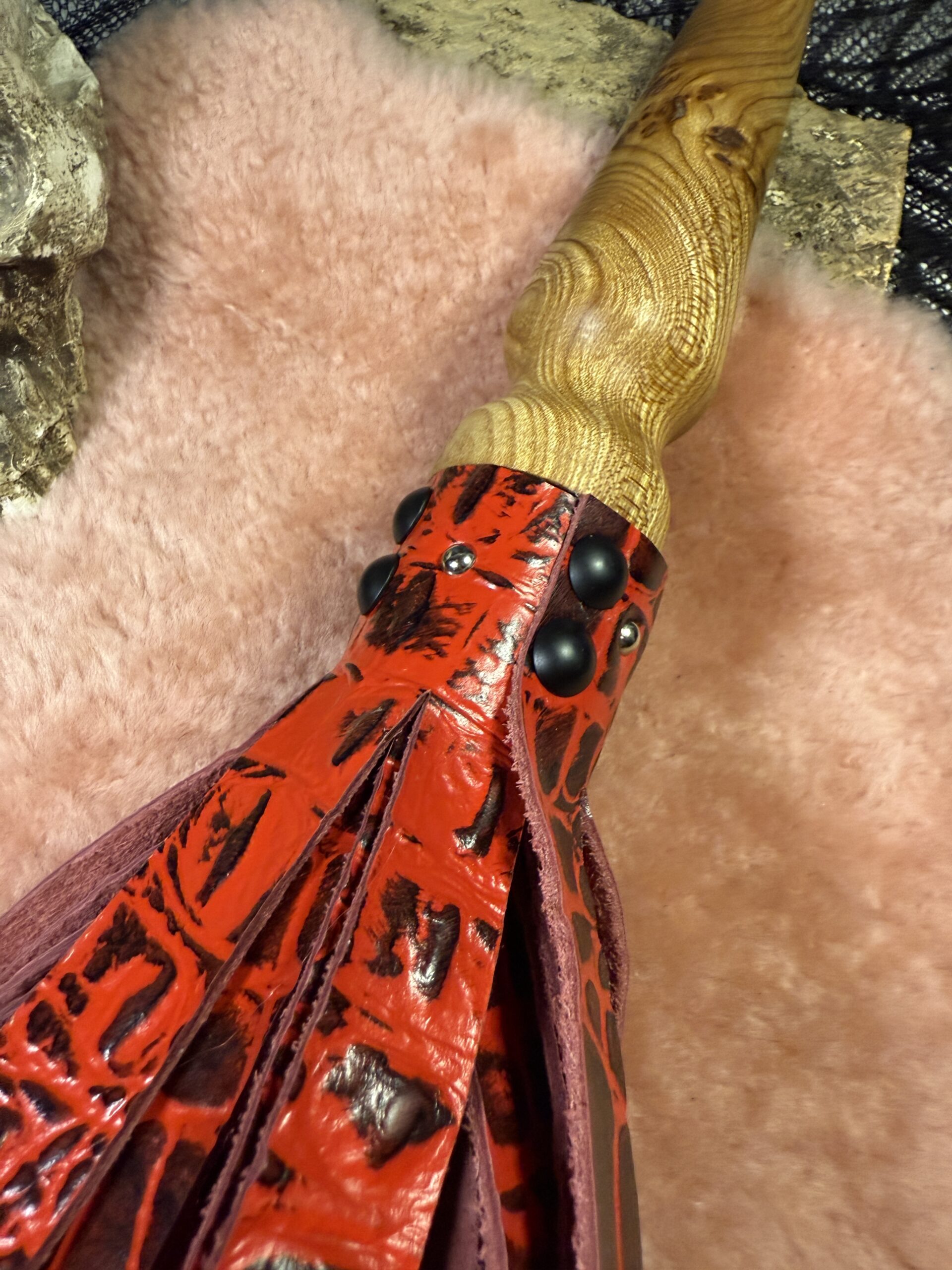 Gatorblood- flogger with hand turned handle - Image 3