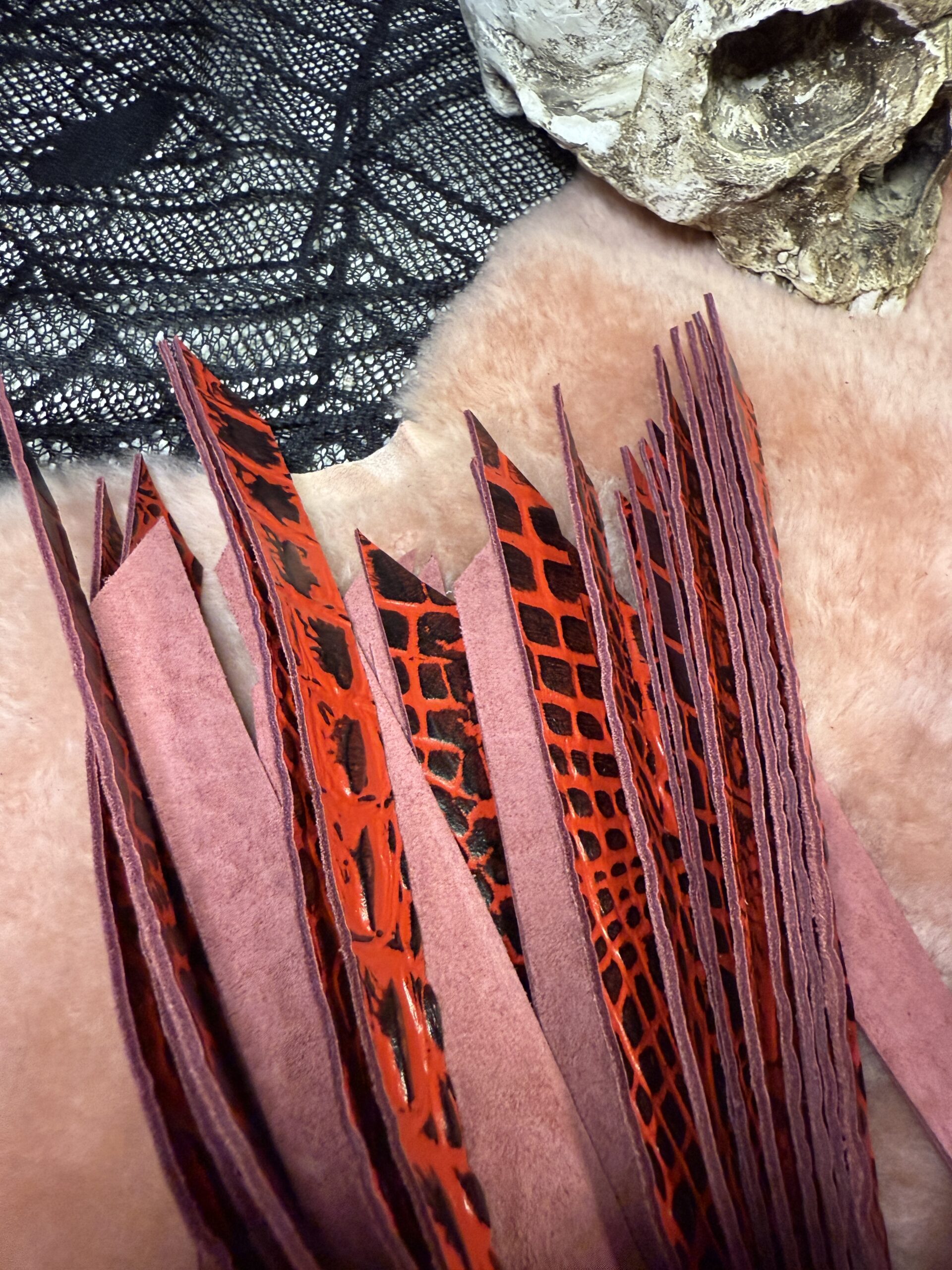 Gatorblood- flogger with hand turned handle - Image 5