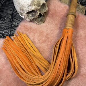 Zestfall- flogger with hand turned handle