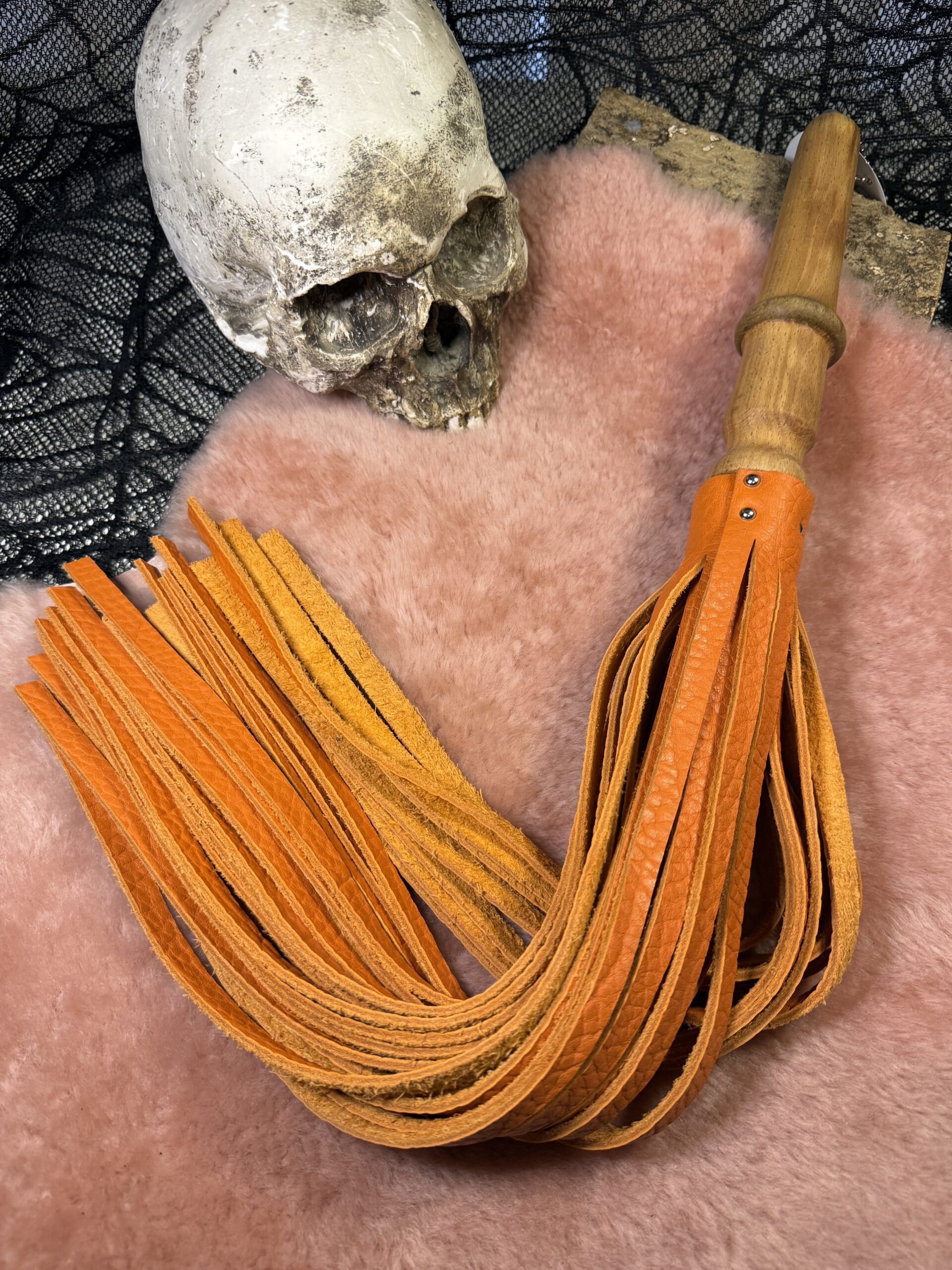 Zestfall- flogger with hand turned handle