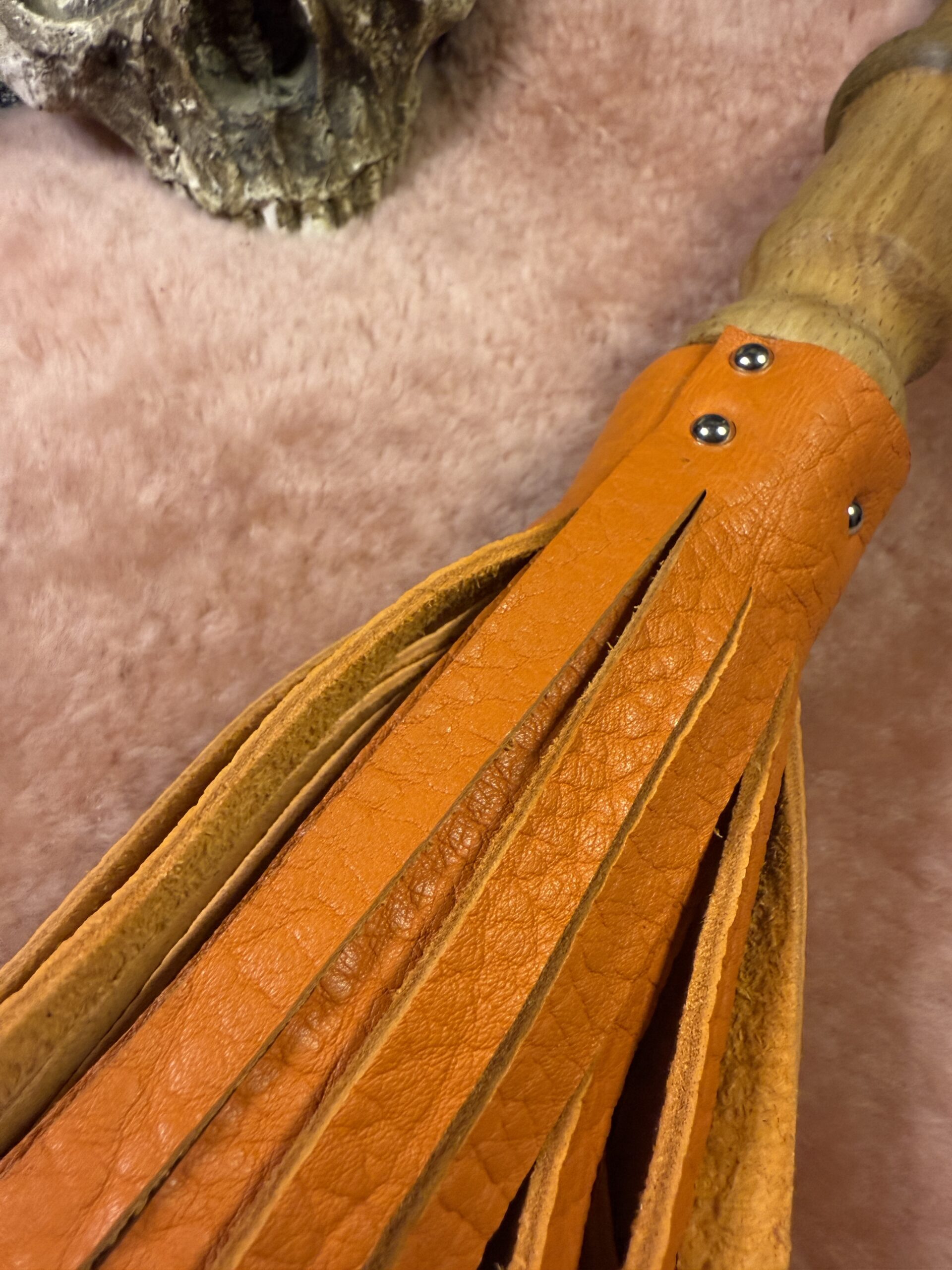 Zestfall- flogger with hand turned handle - Image 4