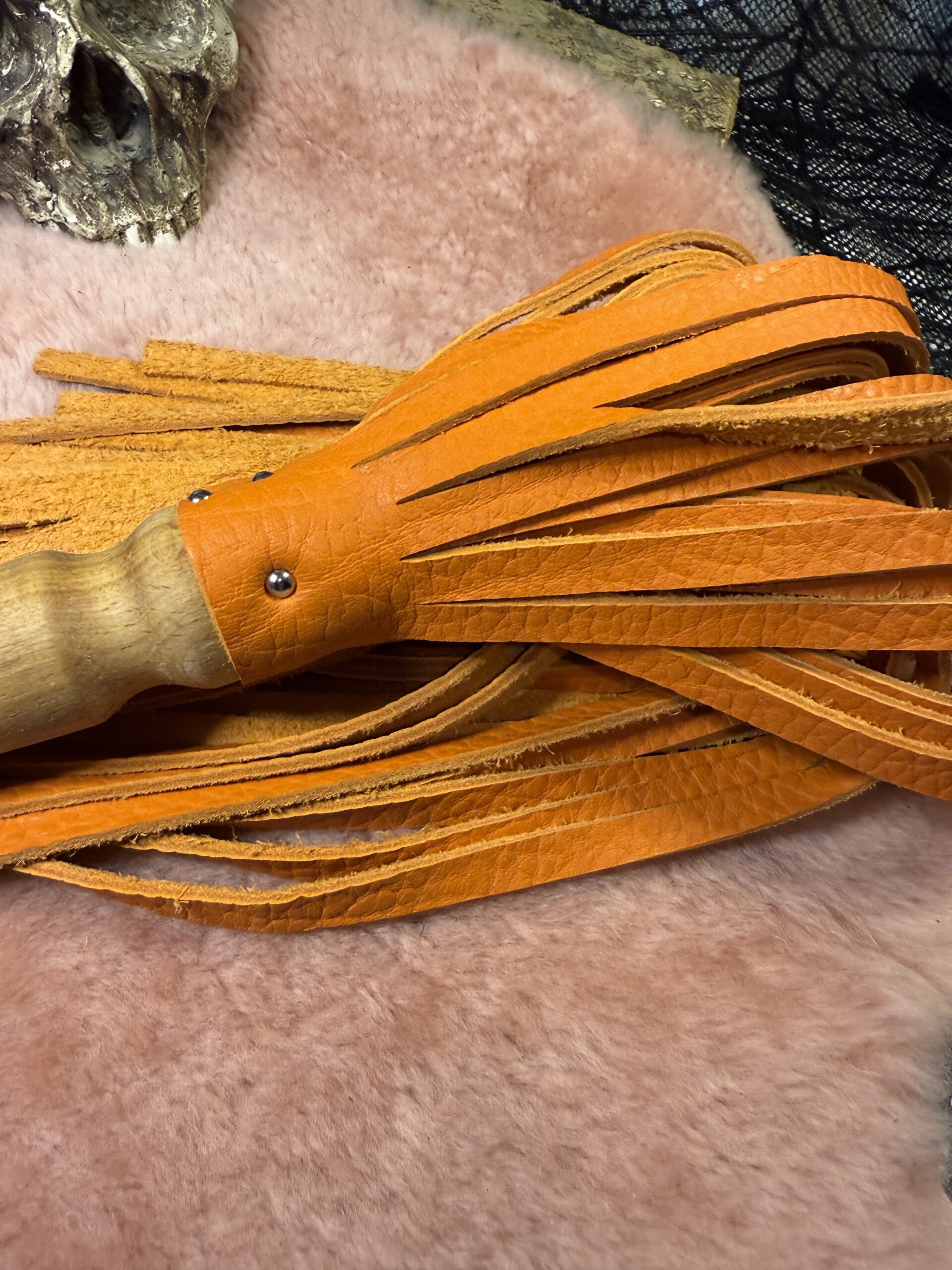 Zestfall- flogger with hand turned handle - Image 2