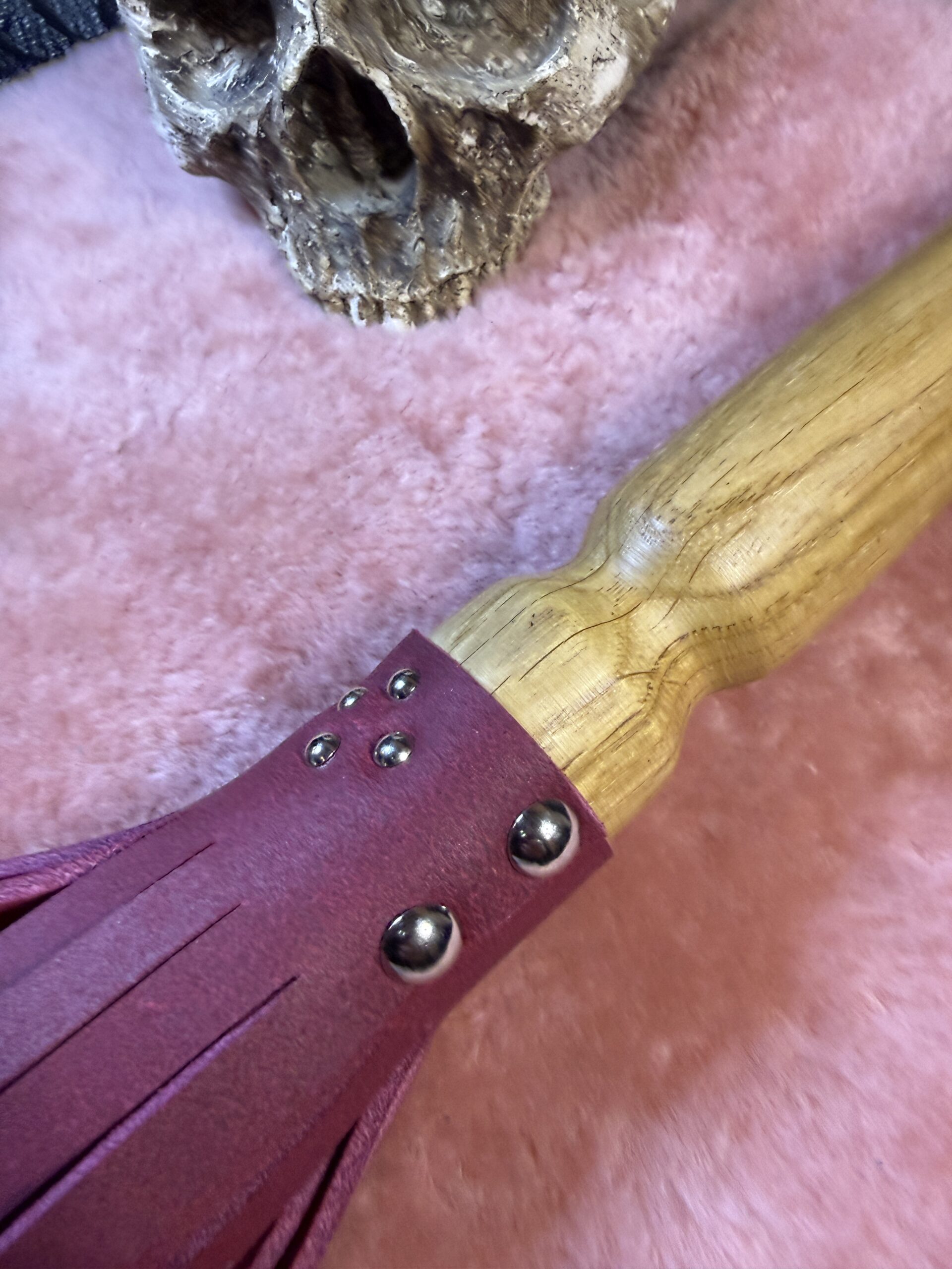 The Crimson Tempest flogger with hand turned handle - Image 2