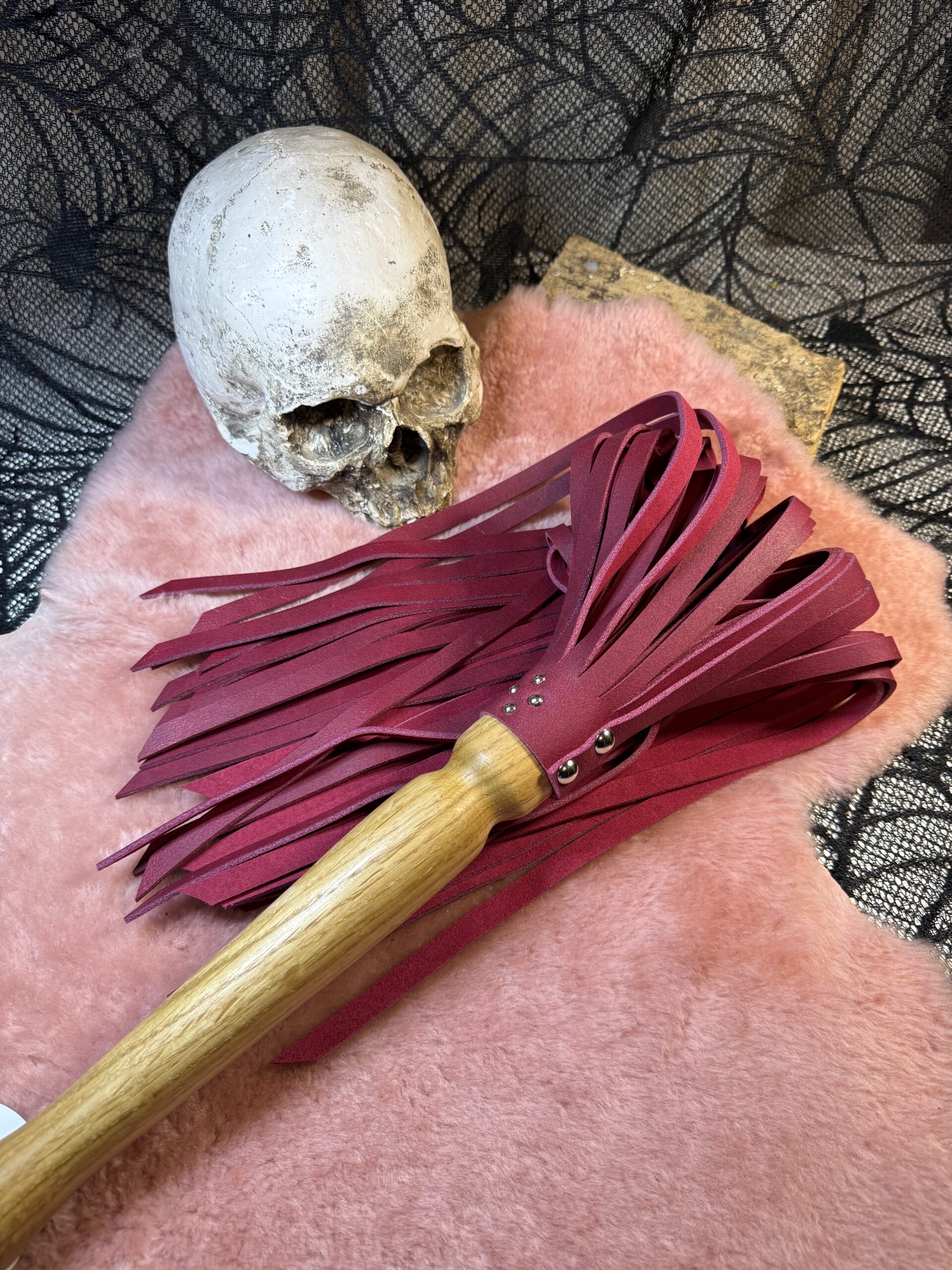 The Crimson Tempest flogger with hand turned handle - Image 5