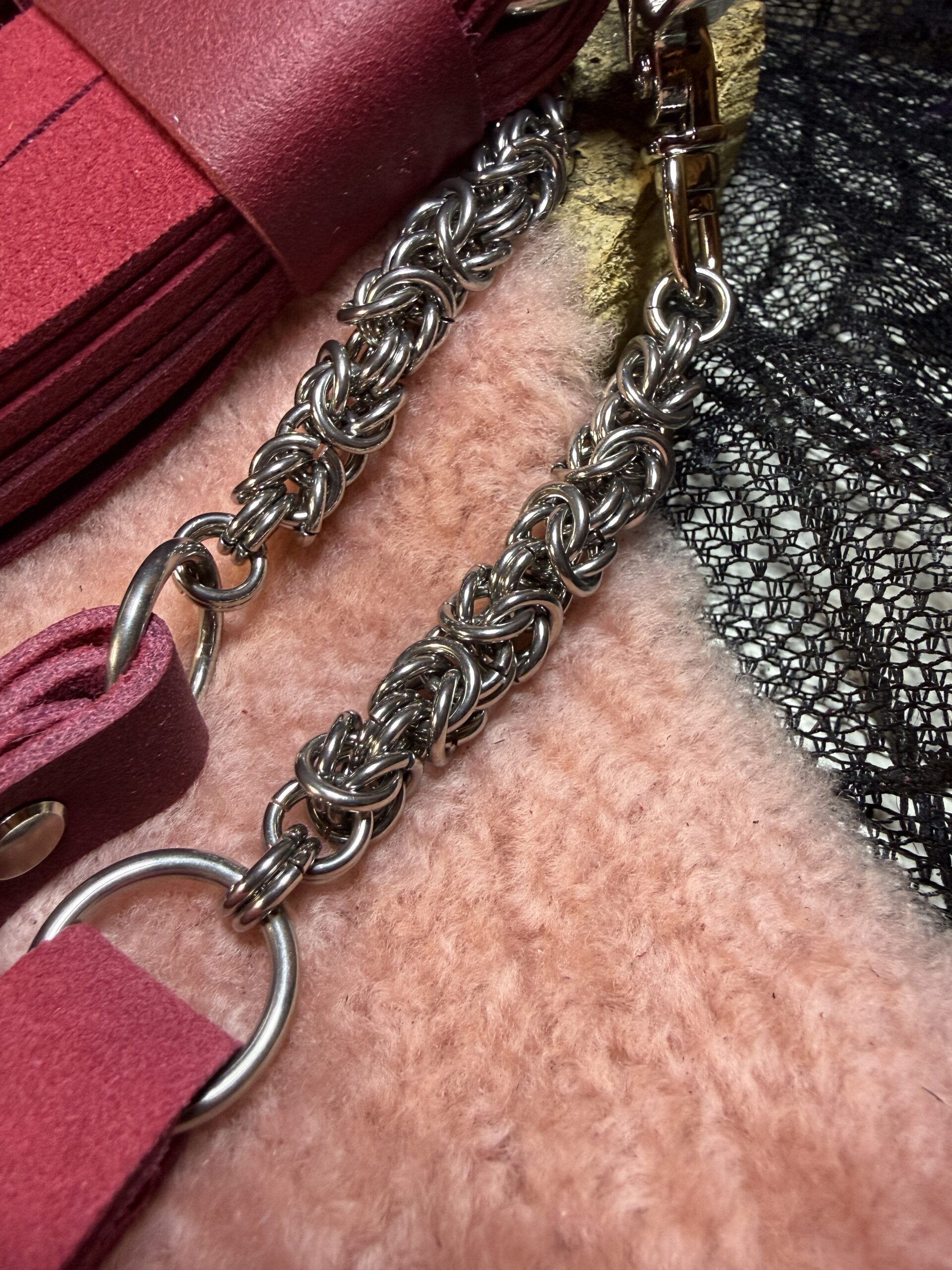 Crimson Tempest POI Florentine Floggers with finger loops - Image 3